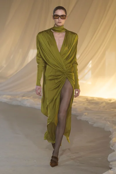 Look 32